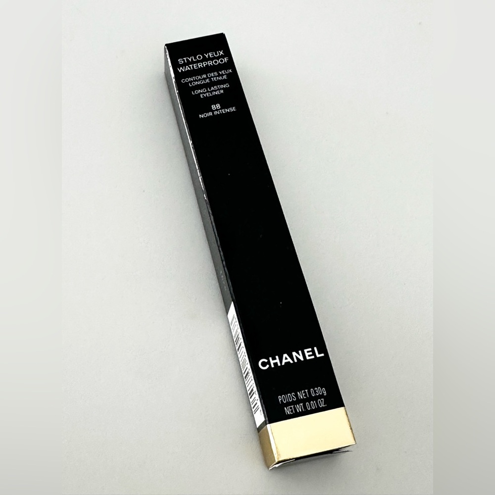 NIB CHANEL STYLO YEUX WATERPROOF
Long-Lasting Eyeliner 88 Noir Intense (Black)